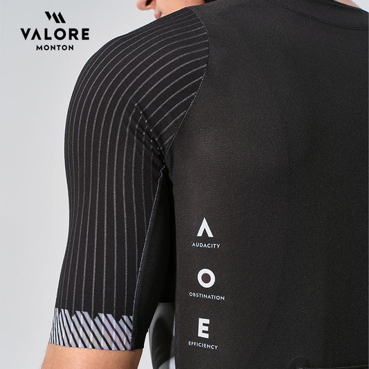 black cycling jersey